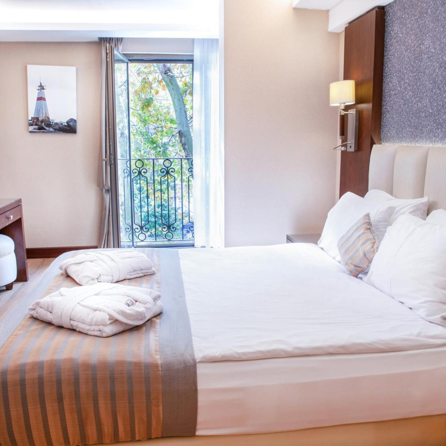 Grand Aras Hotel & Suites