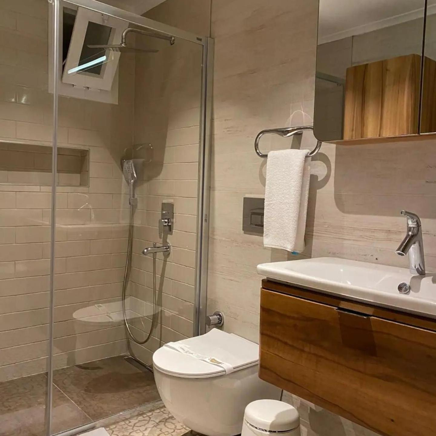 Azka Hotel
