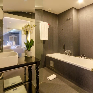 Lx Boutique Hotel