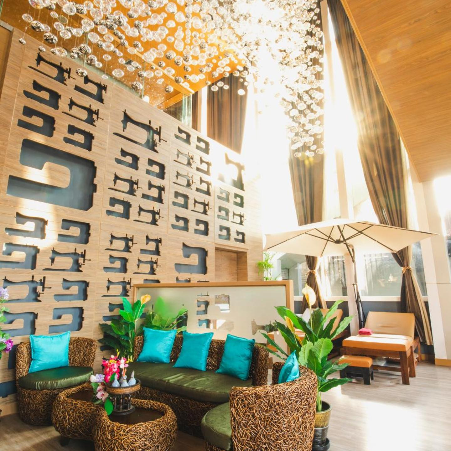 VELA Dhi GLOW Pratunam