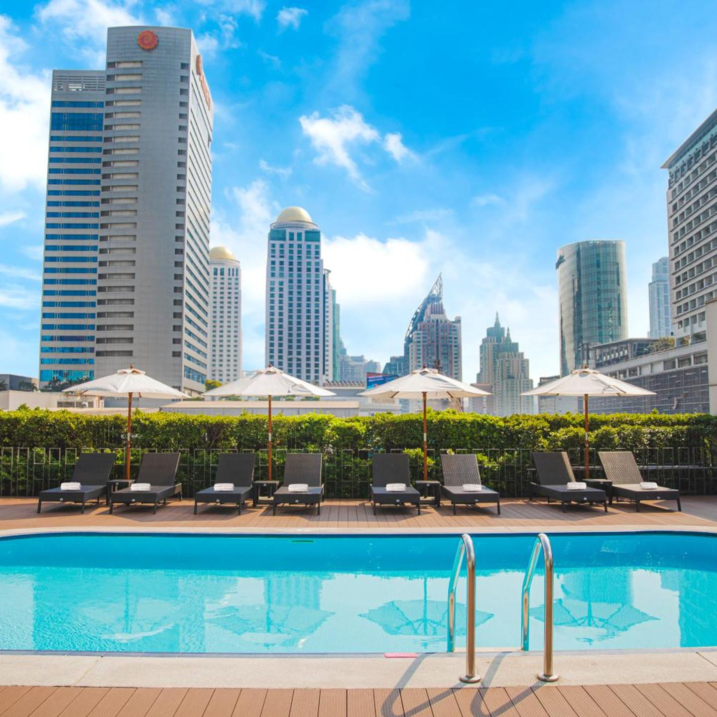 VELA Dhi GLOW Pratunam