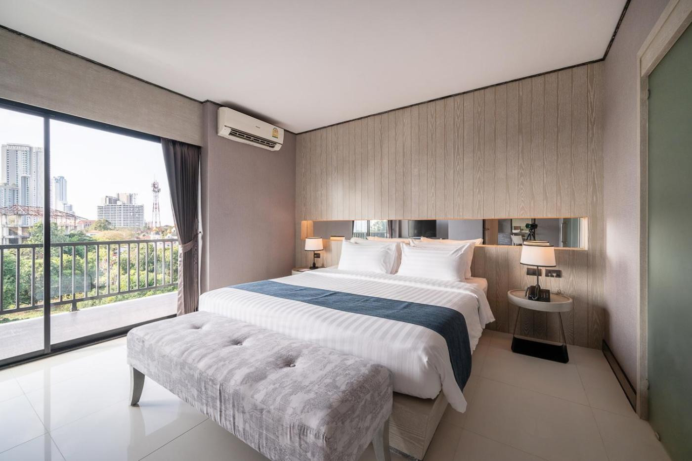 Manhattan Pattaya Hotel - SHA Extra Plus