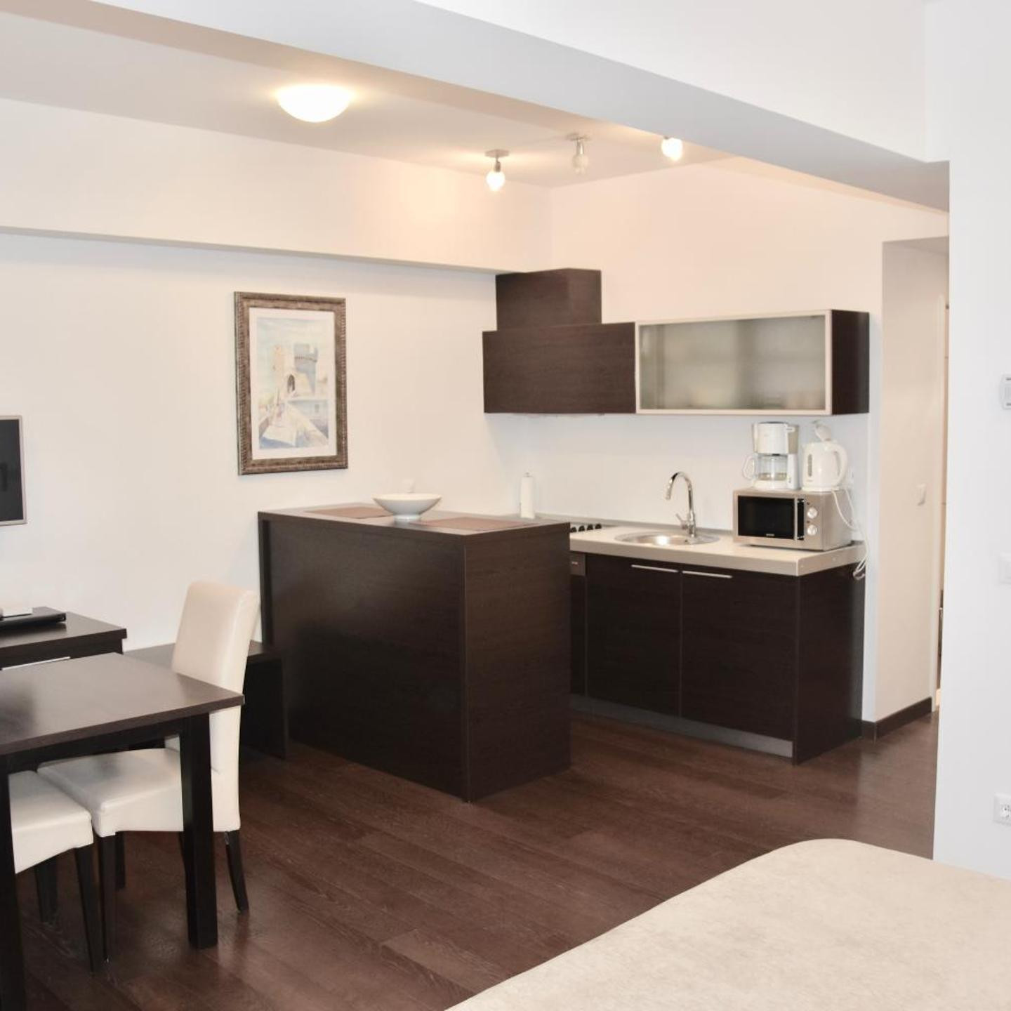 Celenga Apartments with free offsite parking