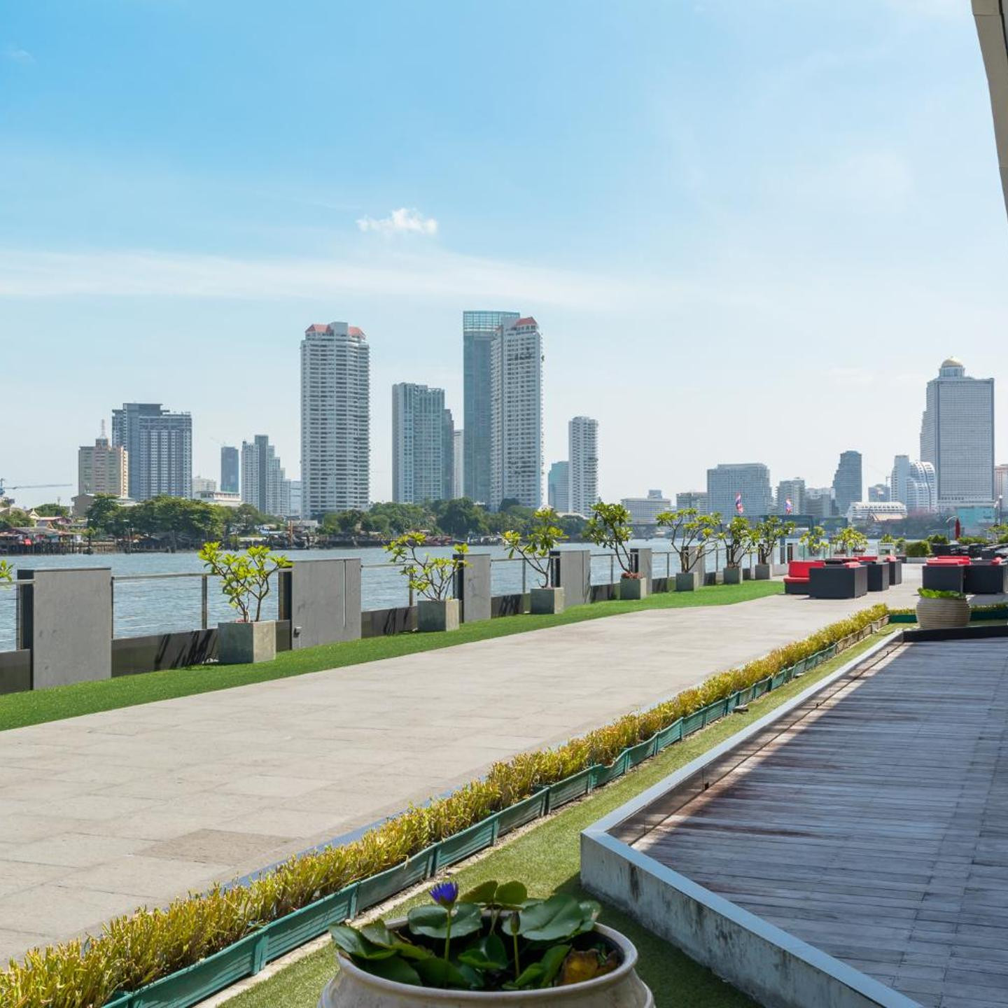 Ramada Plaza by Wyndham Bangkok Menam Riverside