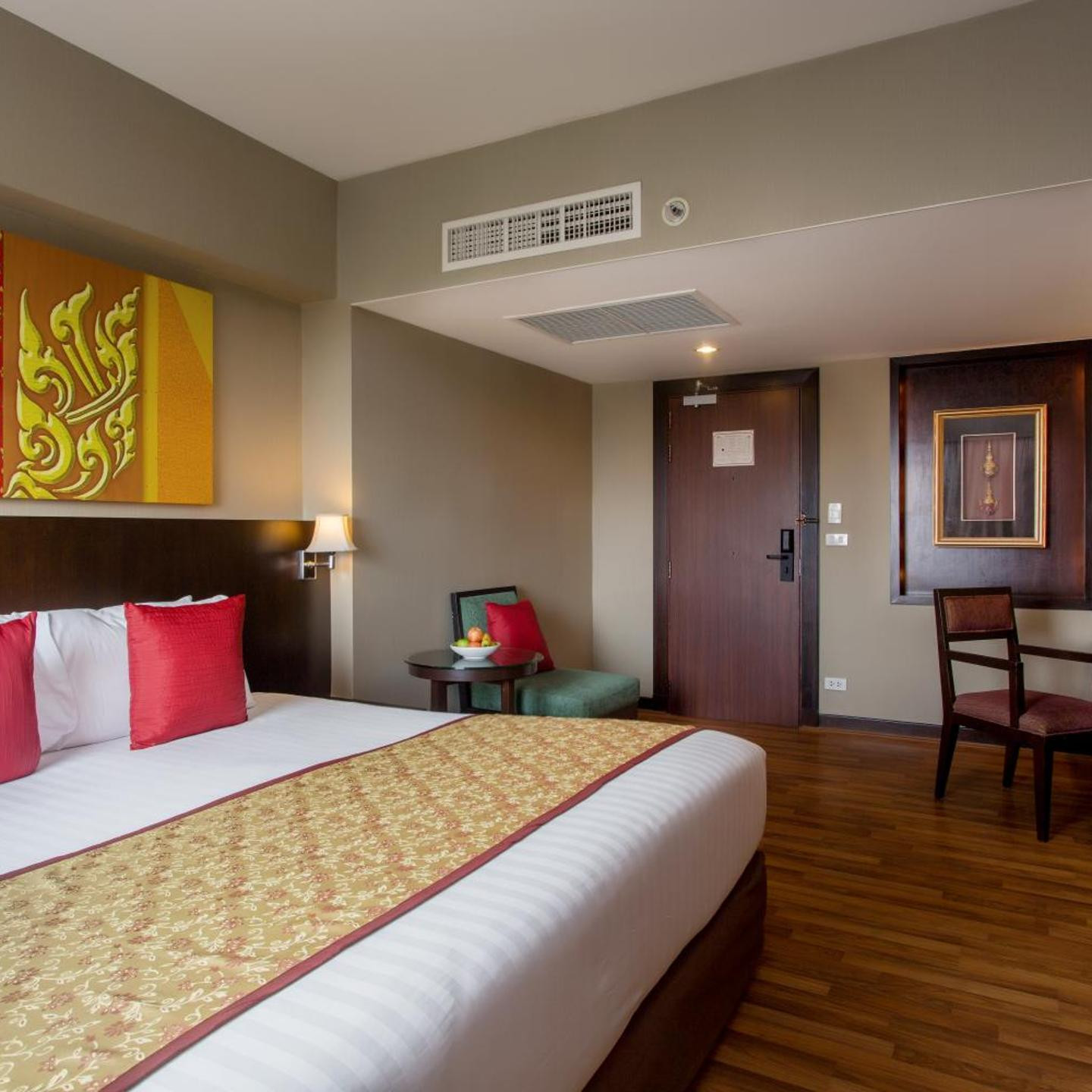 Ramada Plaza by Wyndham Bangkok Menam Riverside