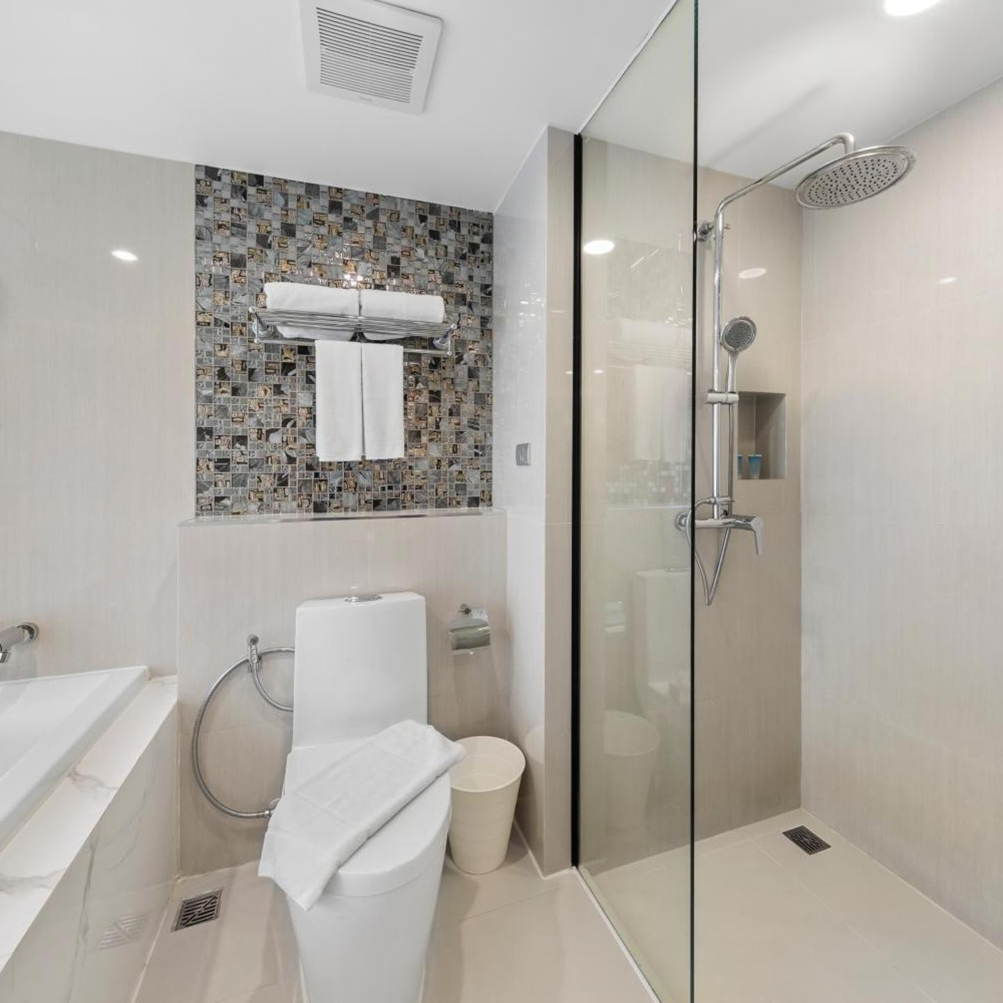 Golden Tulip Pattaya Beach Resort