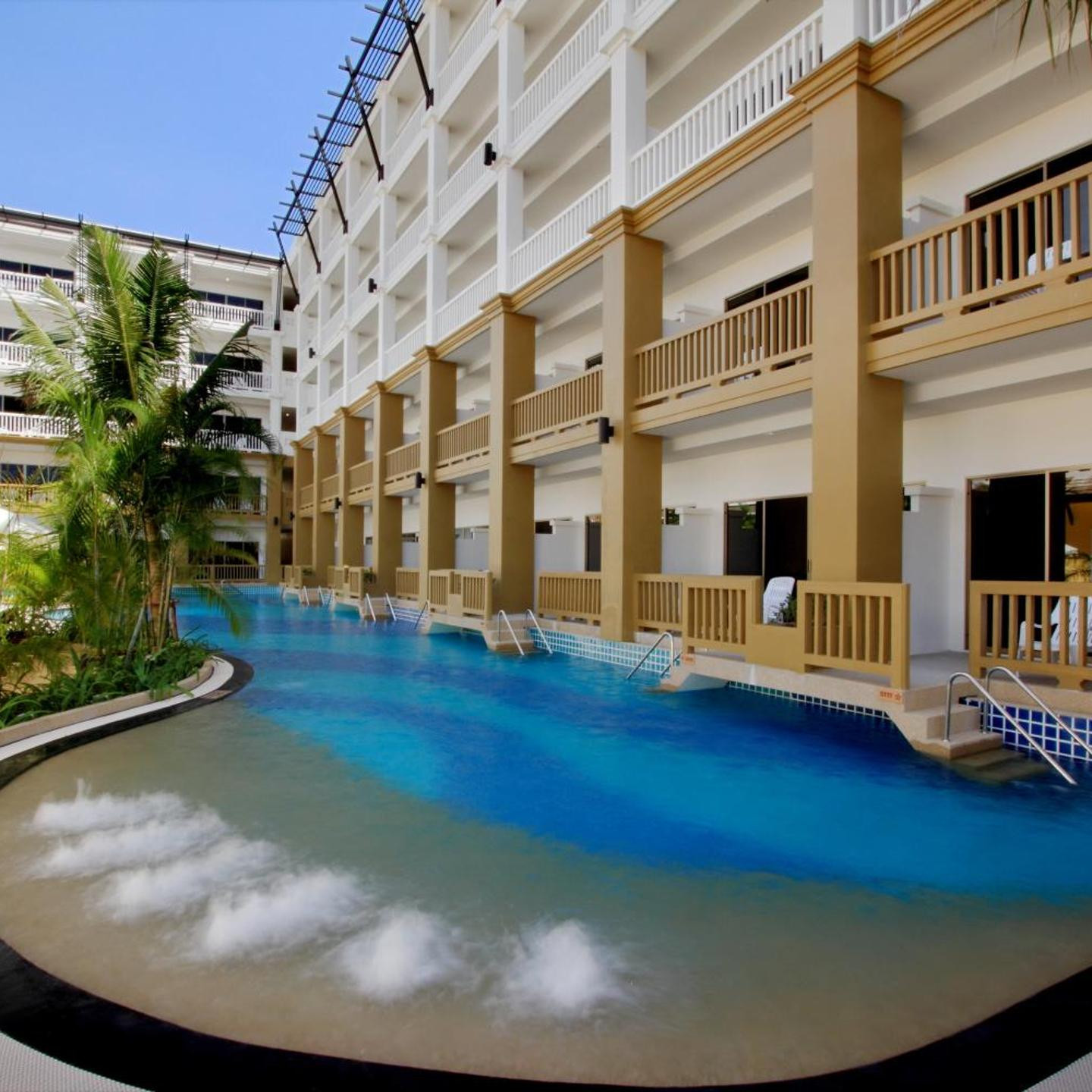 Kata Sea Breeze Resort - SHA Plus