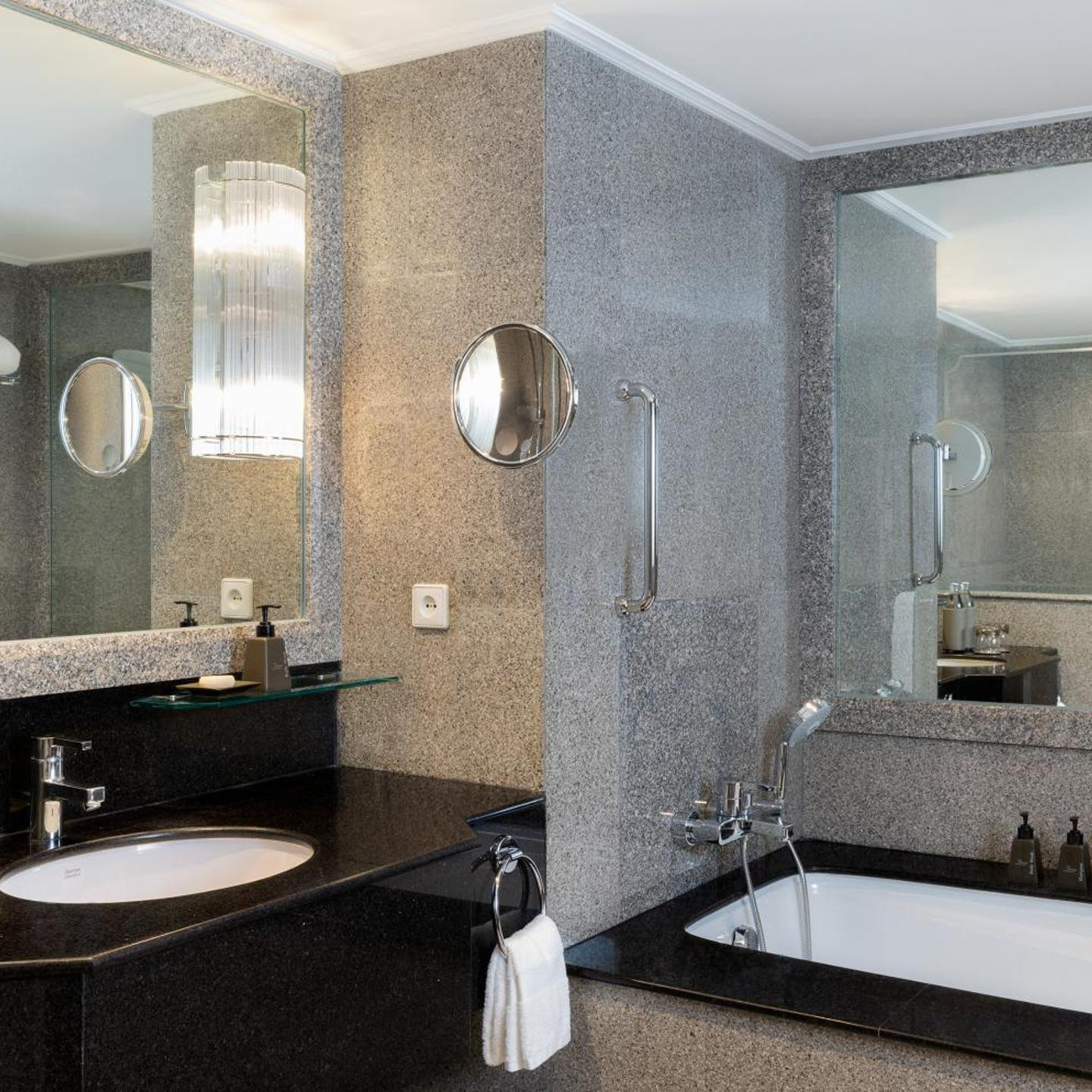 Anantara Siam Bangkok Hotel