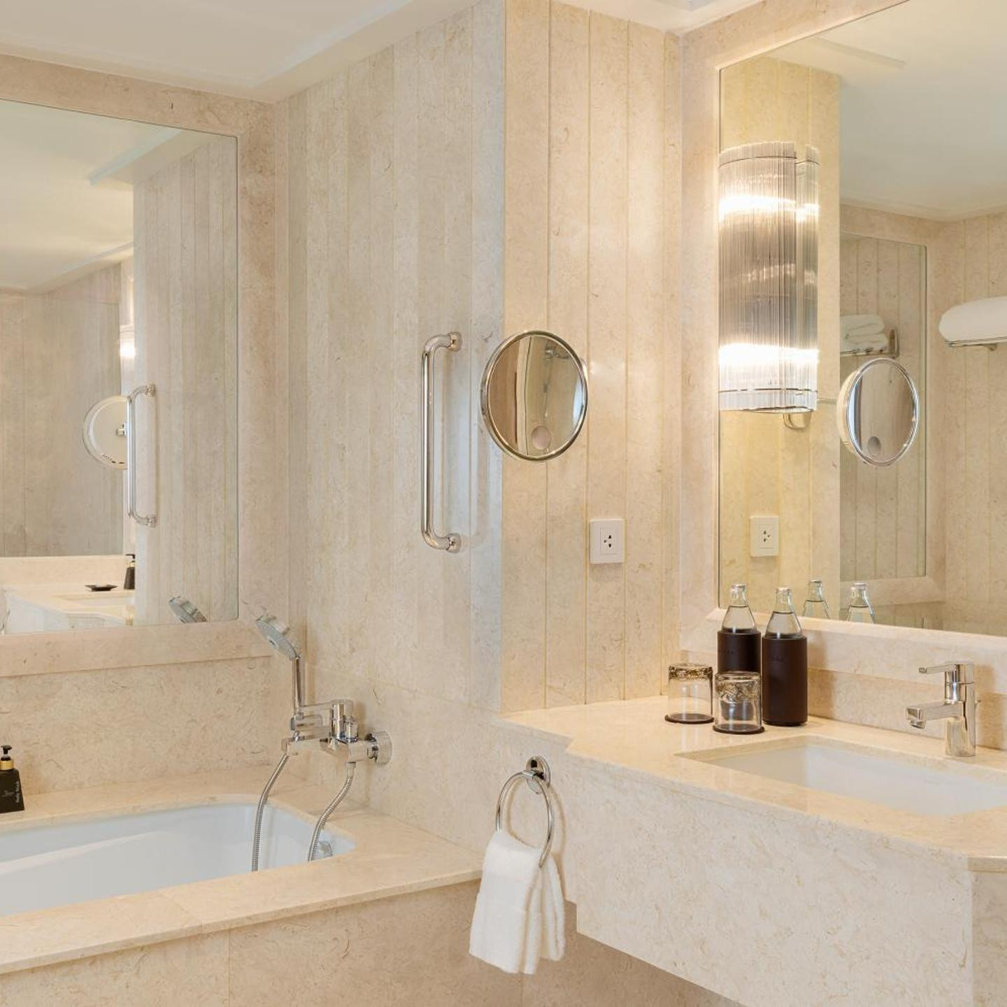 Anantara Siam Bangkok Hotel