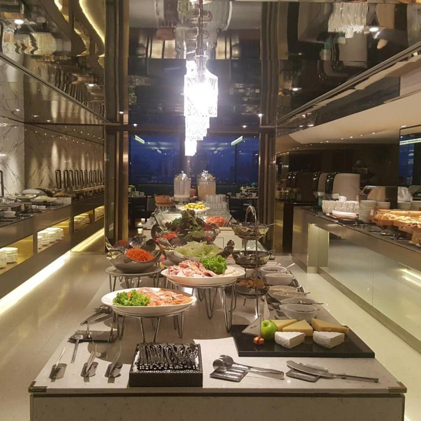 Emporium Suites by Chatrium