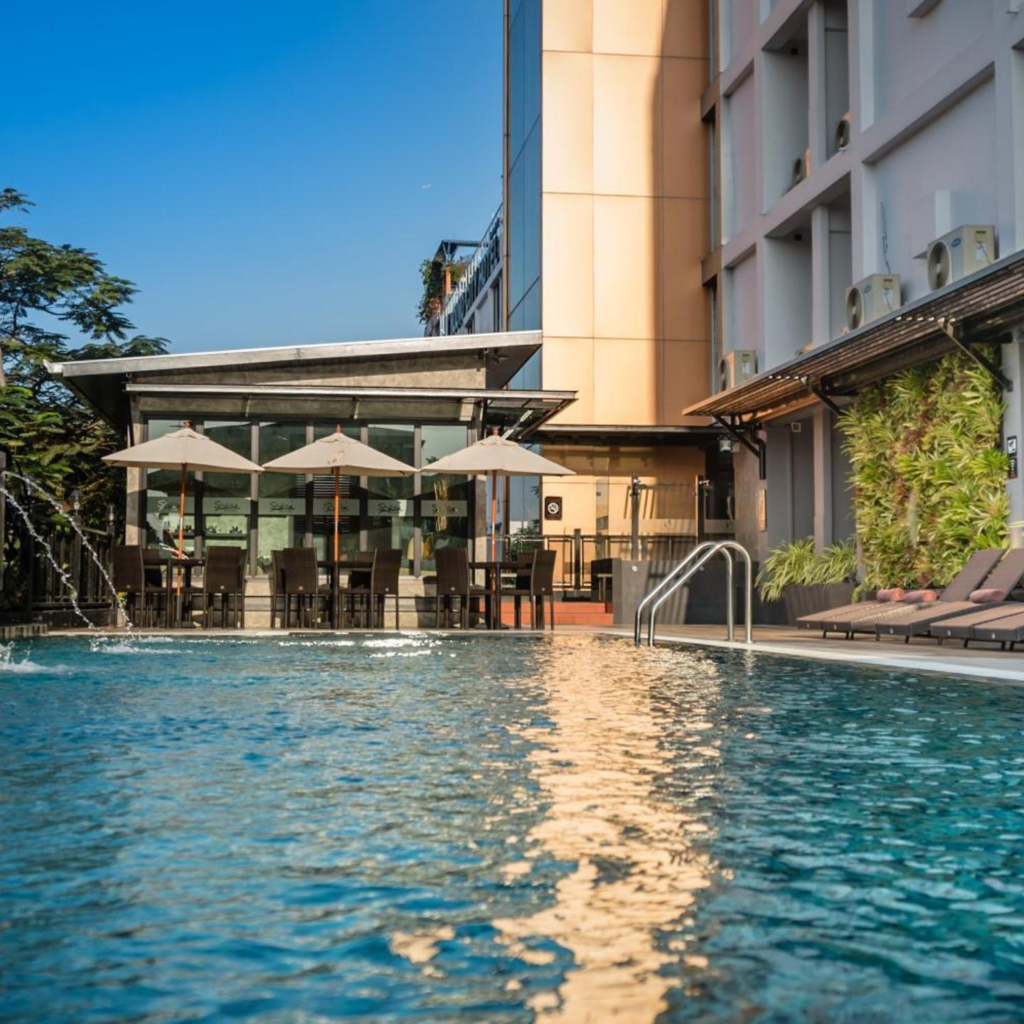 Nouvo City Hotel