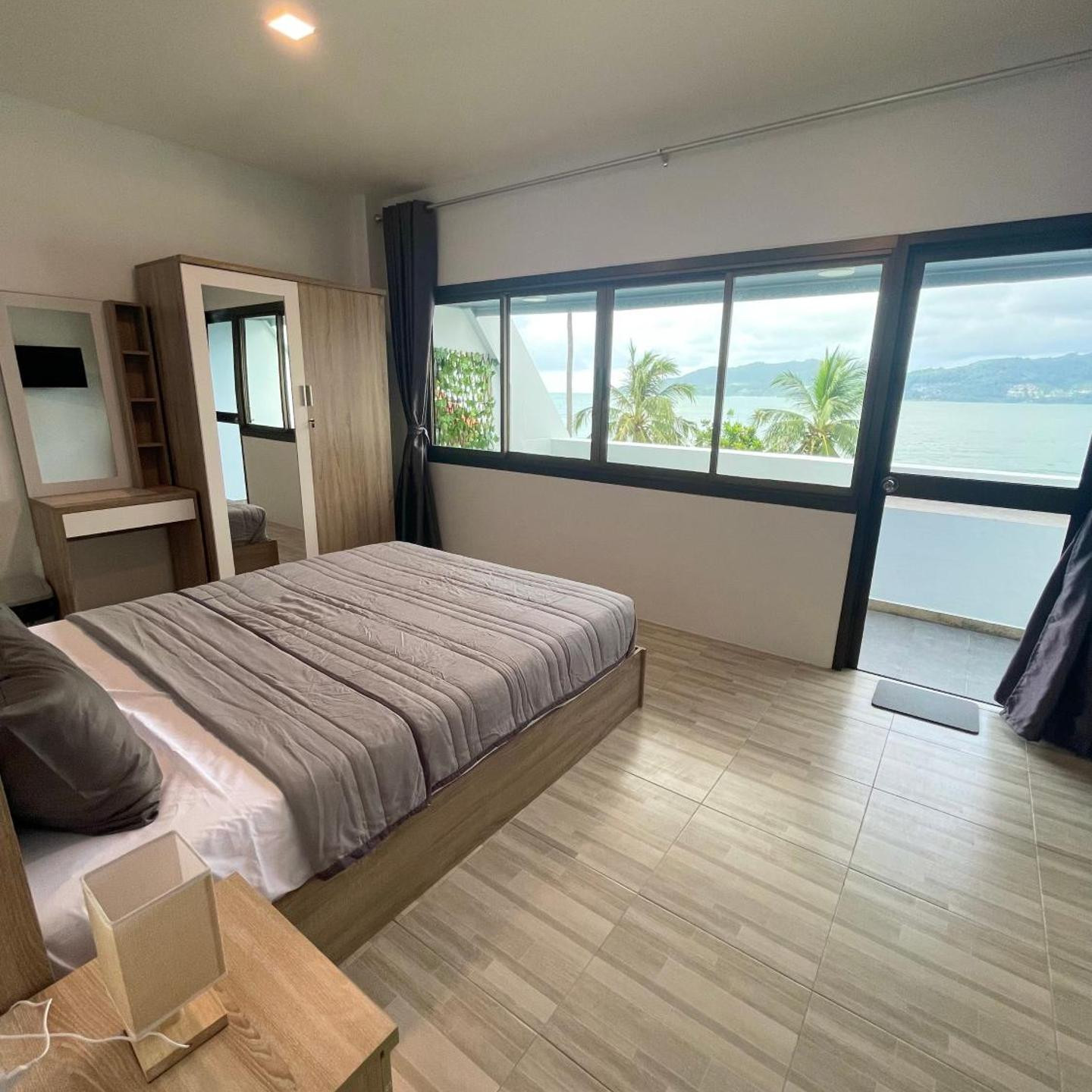 Seaview Patong Hotel