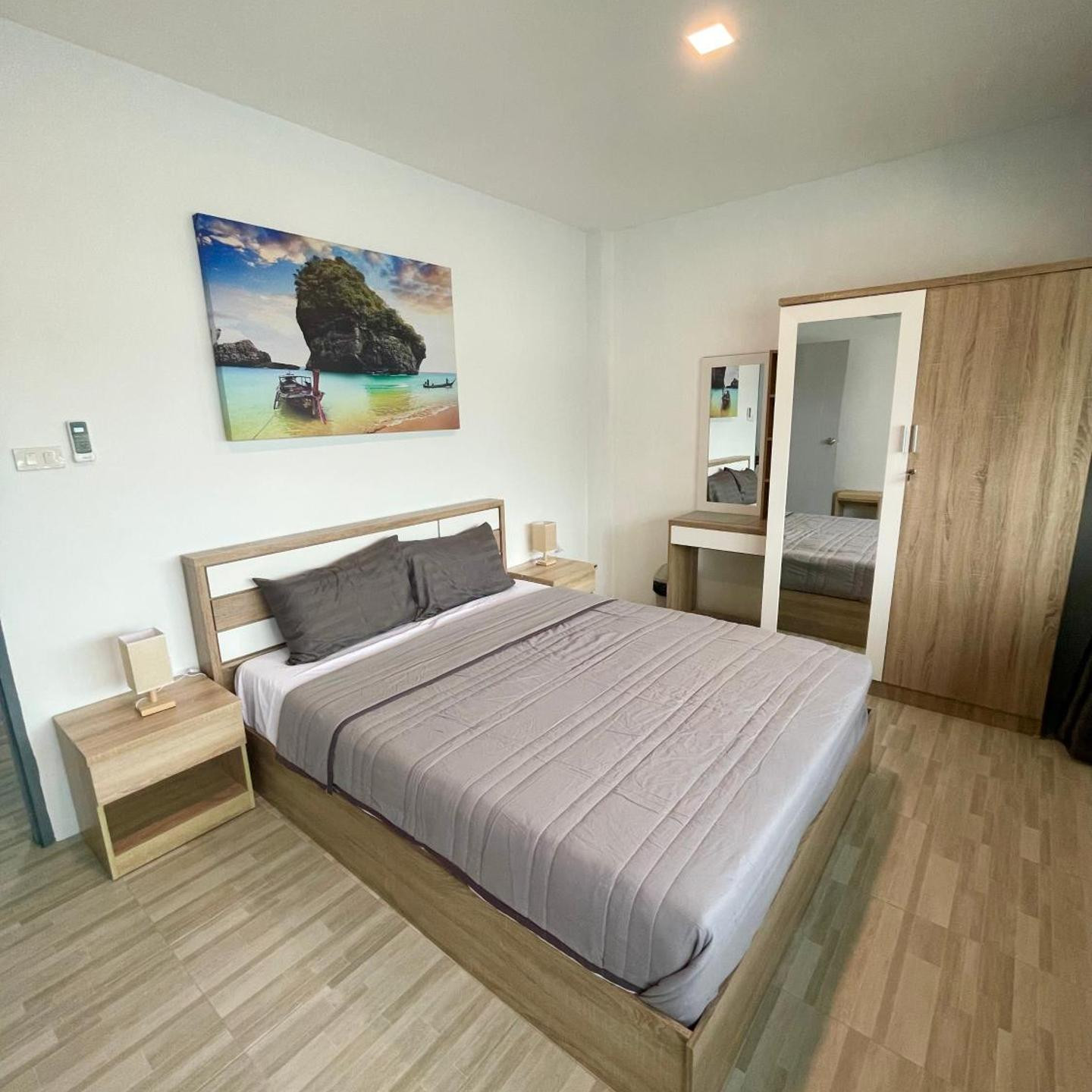 Seaview Patong Hotel