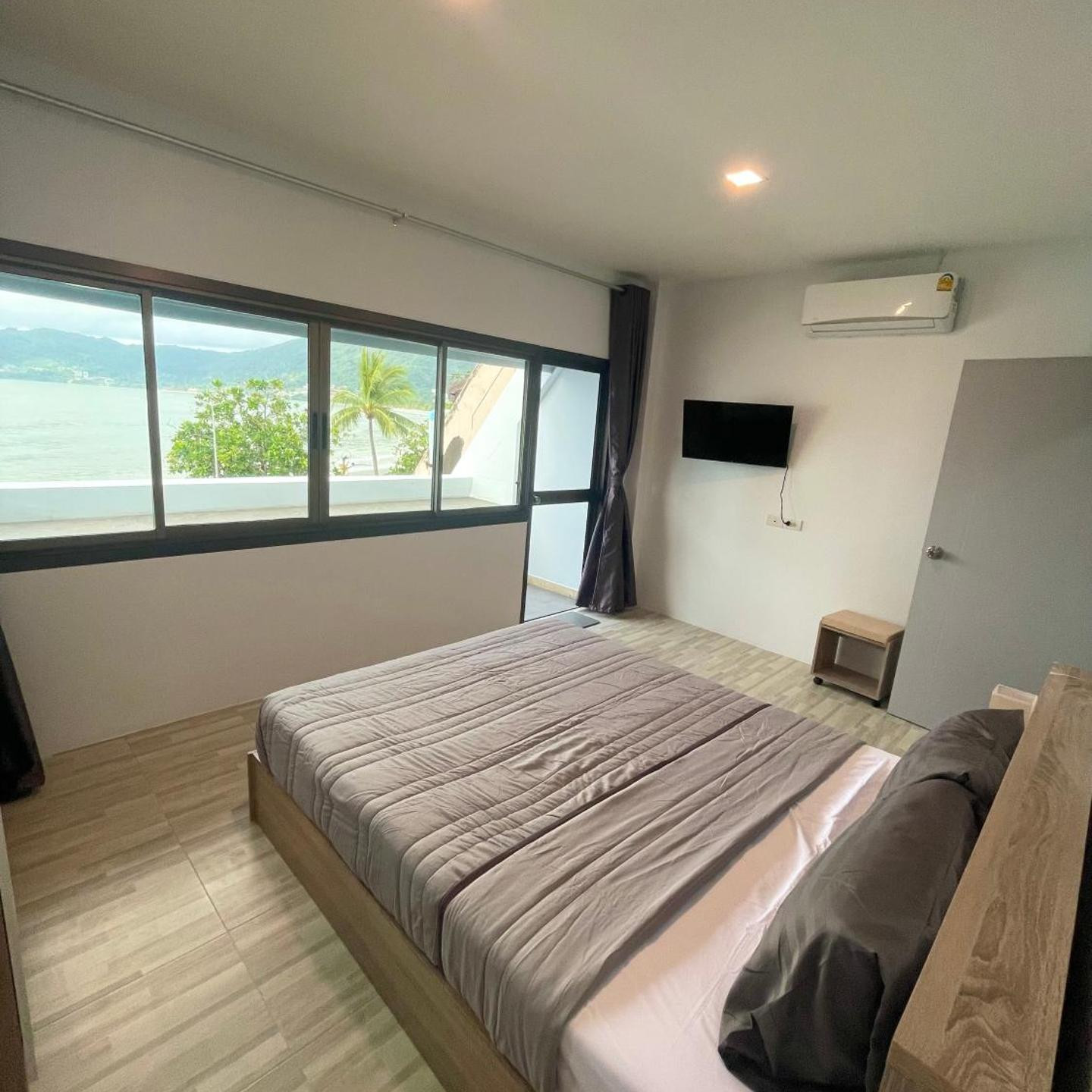 Seaview Patong Hotel