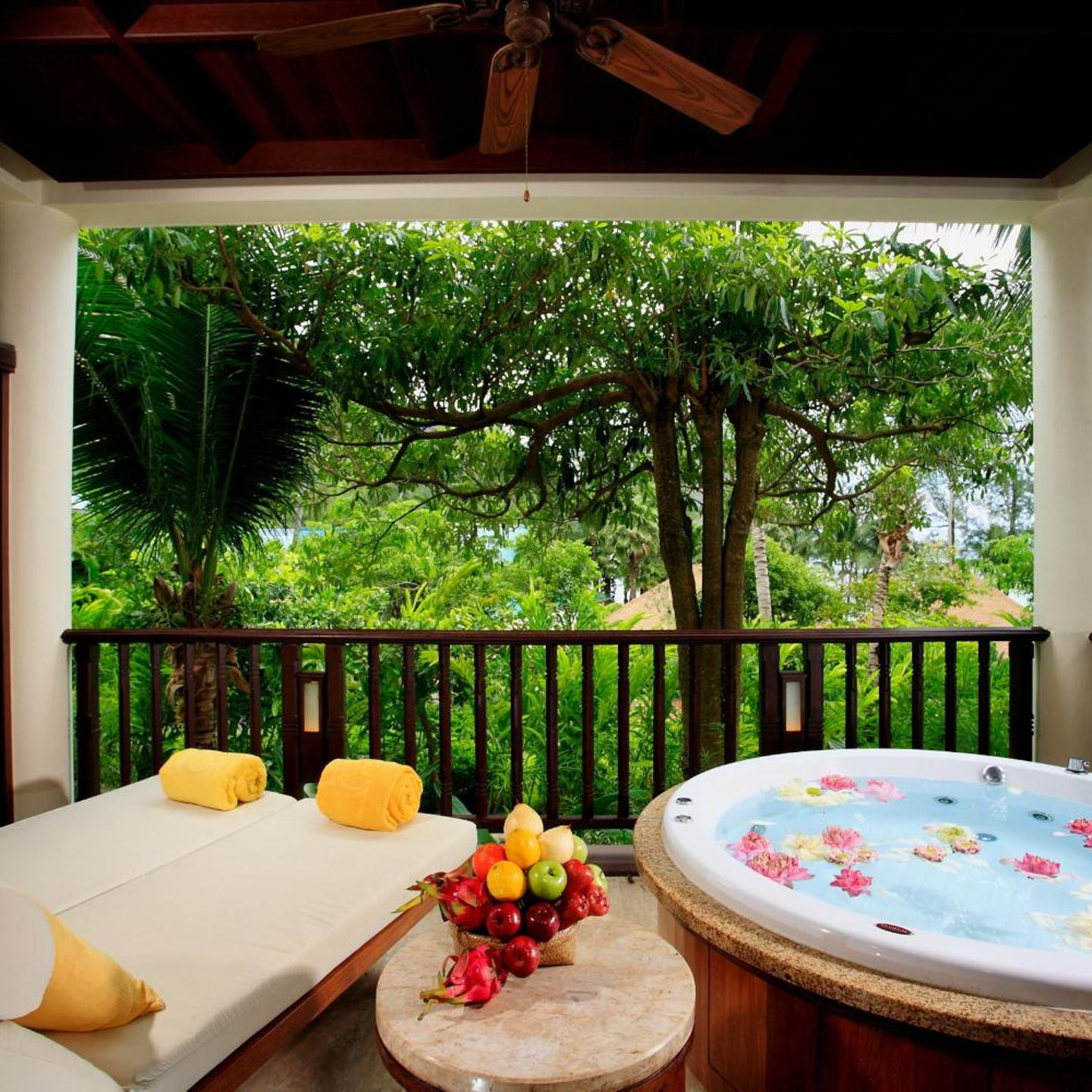 Centara Ao Nang Beach Resort & Spa