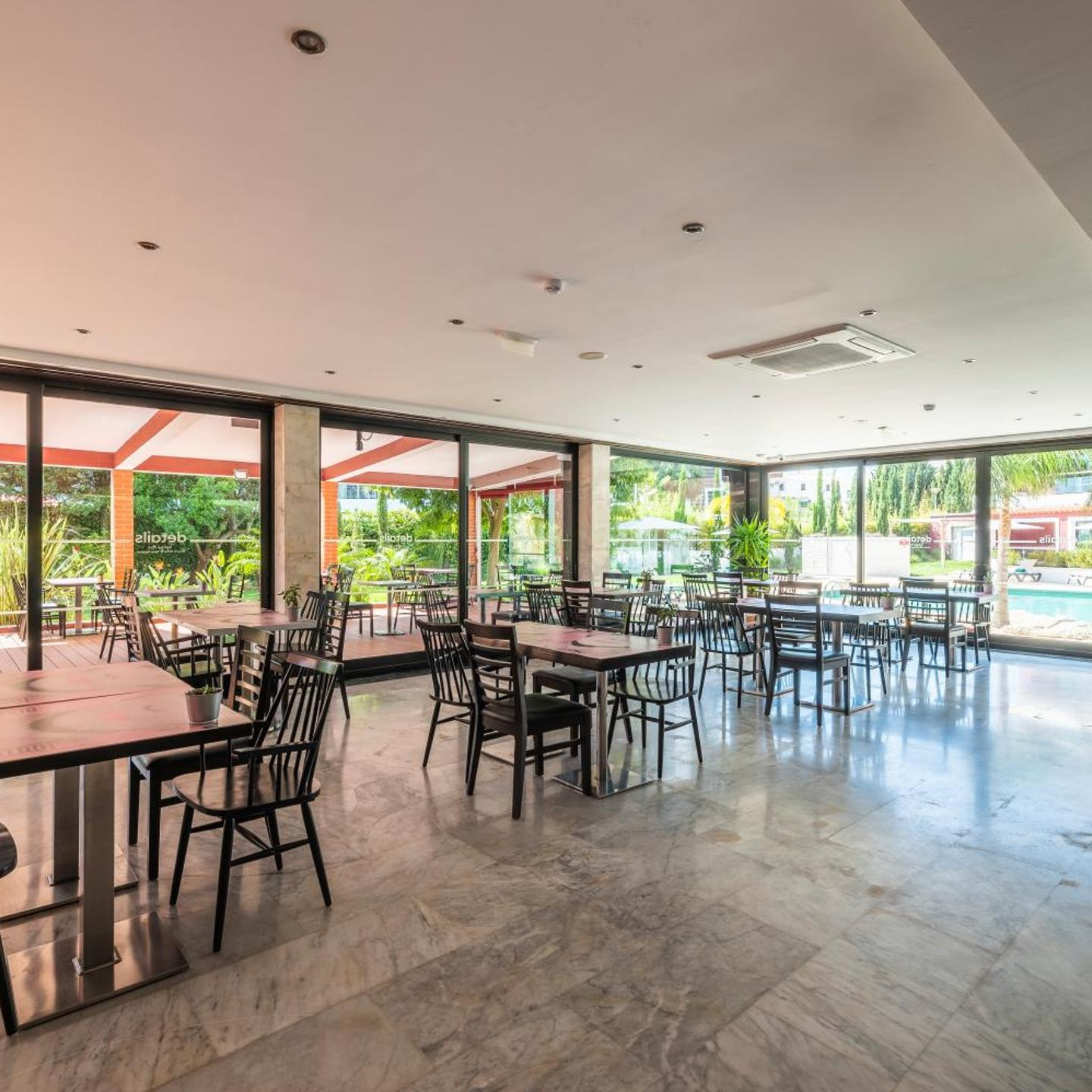 Topazio Vibe Beach Hotel & Apartments