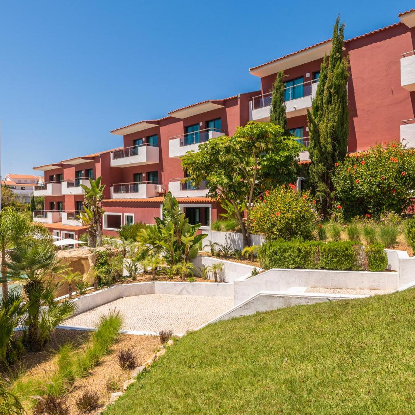 Topazio Vibe Beach Hotel & Apartments