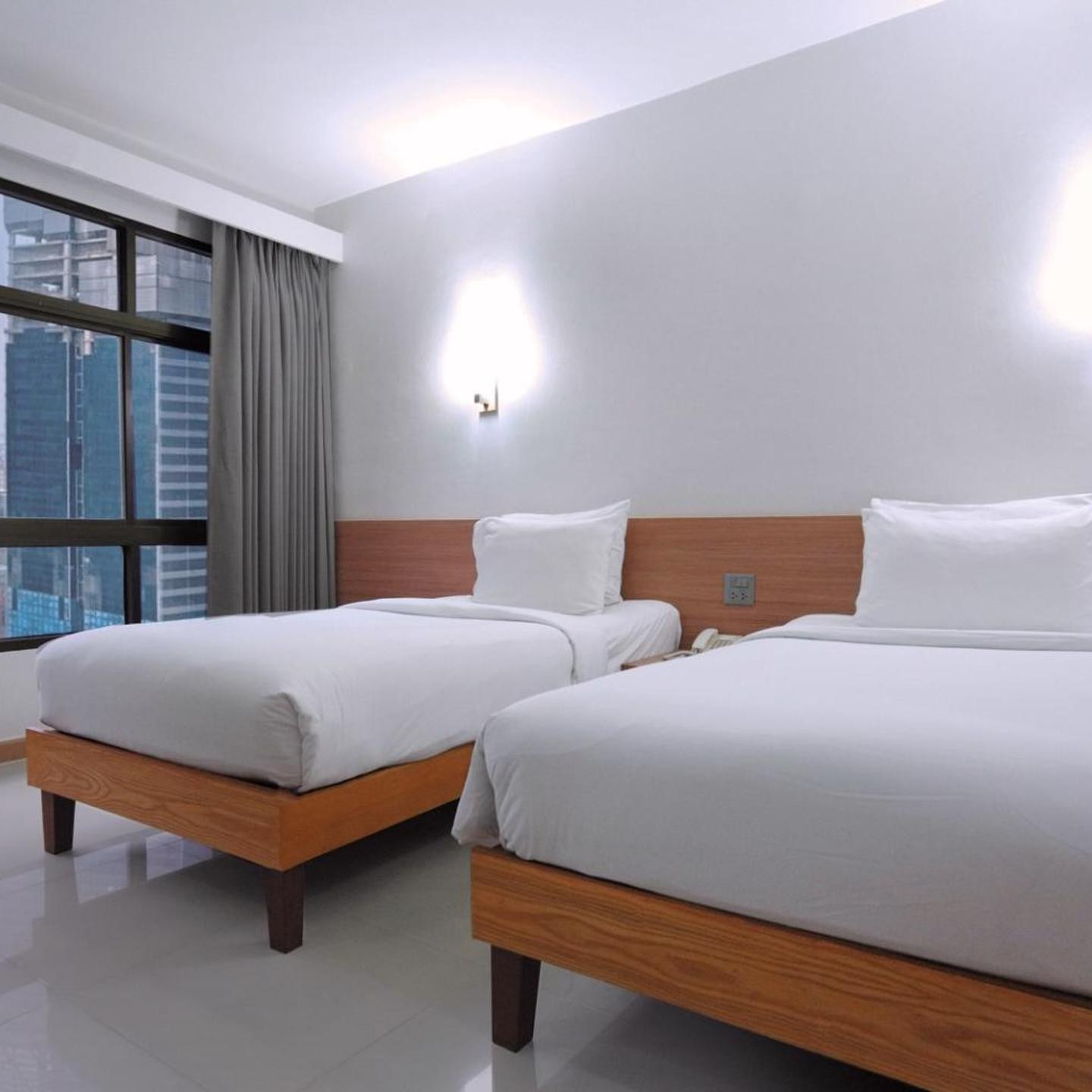 Pinnacle Lumpinee Park Hotel SHA Plus