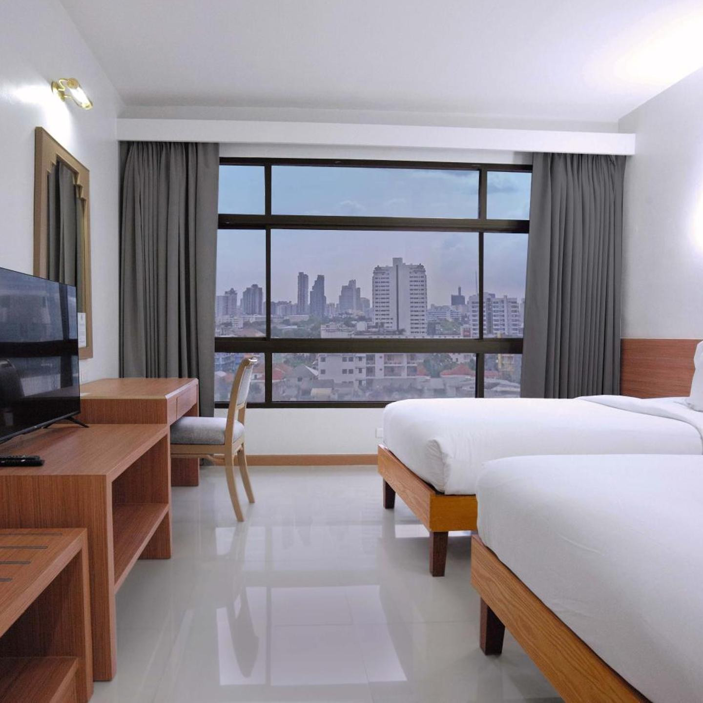 Pinnacle Lumpinee Park Hotel SHA Plus