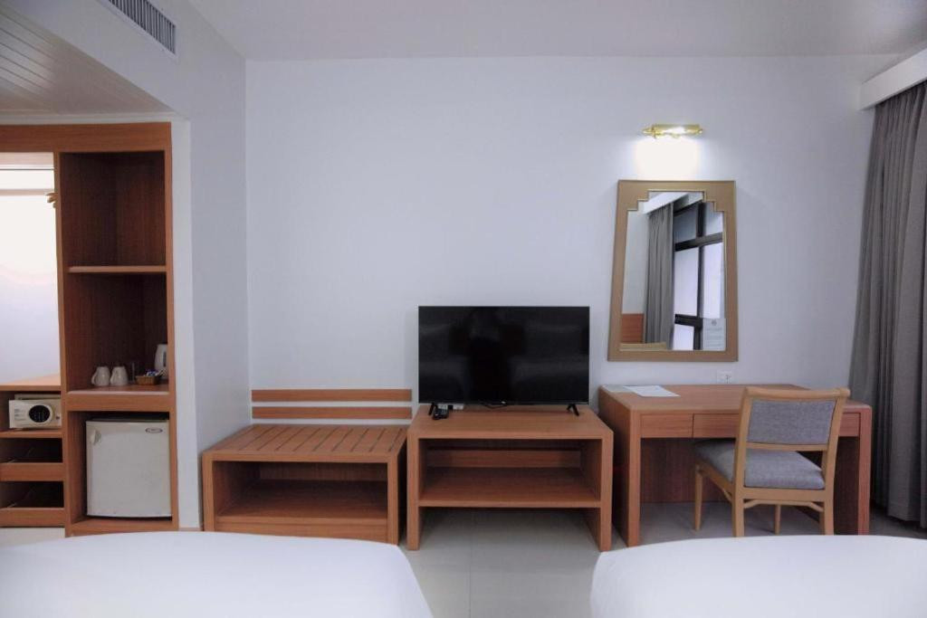 Pinnacle Lumpinee Park Hotel SHA Plus