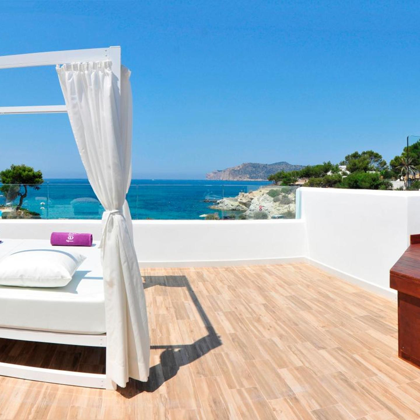 FERGUS Style Cala Blanca Suites