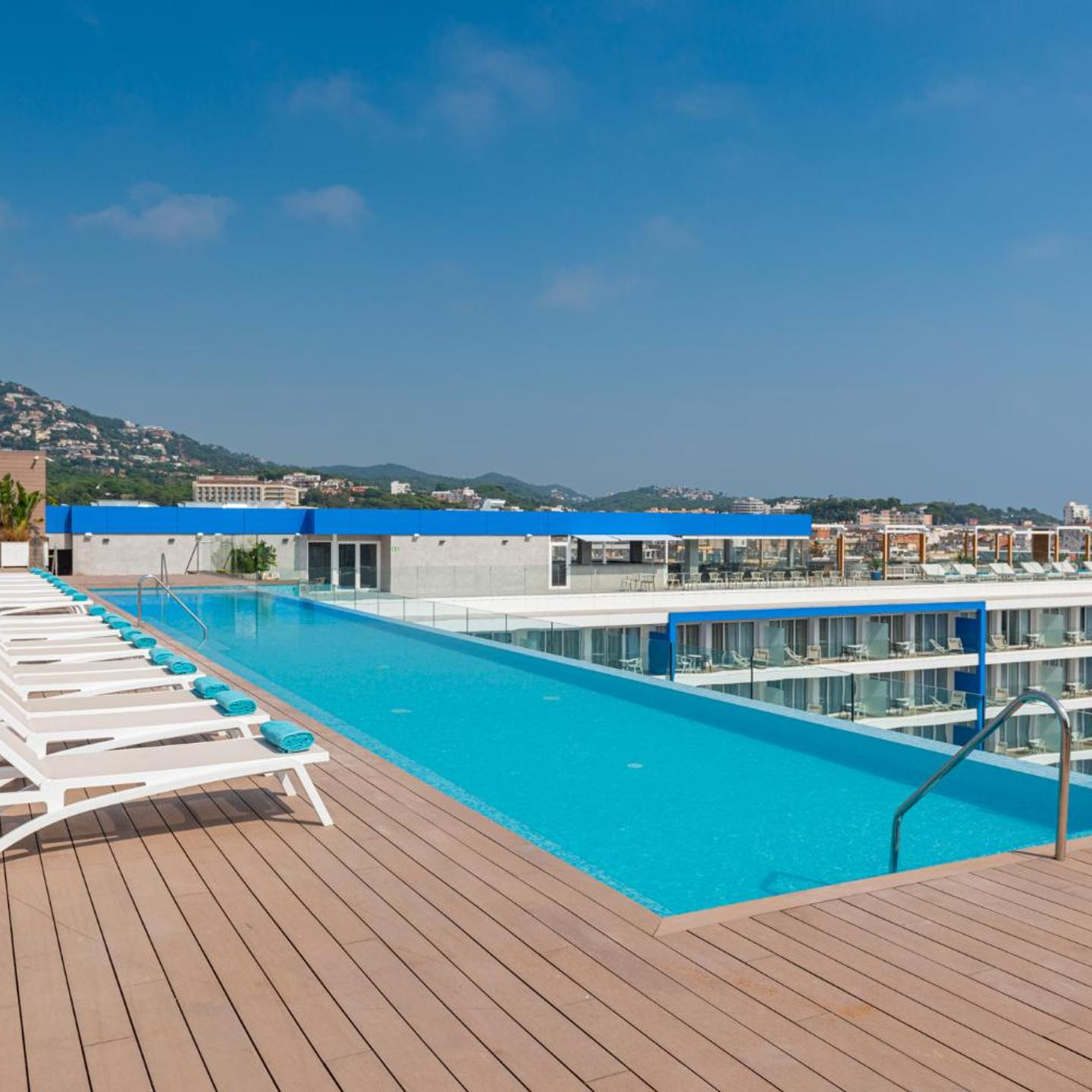 L'Azure Hotel 4* Sup