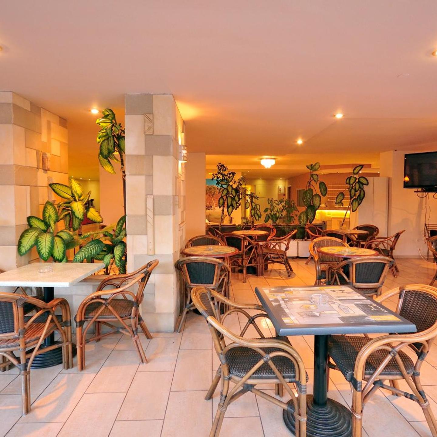 Carina Hotel